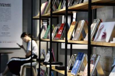 晨報(bào)說(shuō)書(shū) 真有人在這里過(guò)夜嗎?上海最美24小時(shí)書(shū)店,愛(ài)書(shū)人的深夜可以不打烊 上海文藝評(píng)論專(zhuān)項(xiàng)基金